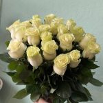 Роза сорт Мондиаль  1 шт. Доставка от 5 шт.